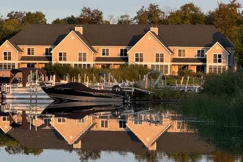 Marina Access & Lake Views: Family Gem in Onamia Apartment in Mille Lacs Lake