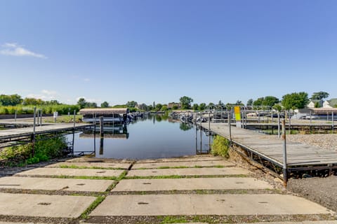 Marina Access & Lake Views: Family Gem in Onamia Apartment in Mille Lacs Lake