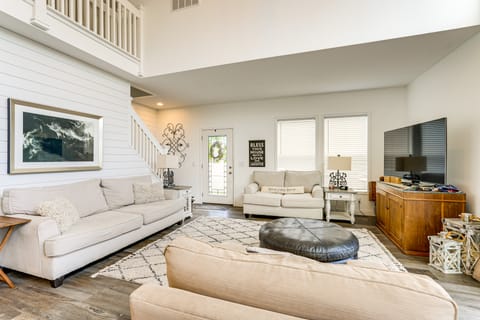 Sleek Getaway on Lake Wawasee w/ Private Dock! House in Indiana