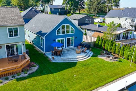 Sleek Getaway on Lake Wawasee w/ Private Dock! House in Indiana