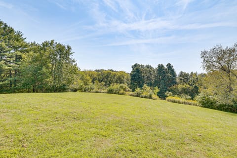 Near Mississippi River! Countryside Family Retreat House in Iowa