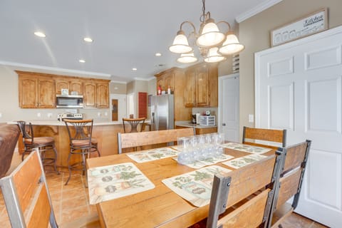 8 Mi to University of Alabama: Family Home w/ Yard House in Alabama