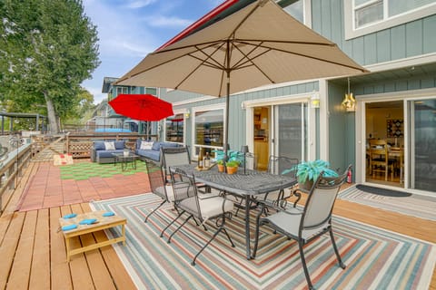 Waterfront Clear Lake Home w/ Game Room & Deck! House in Nice