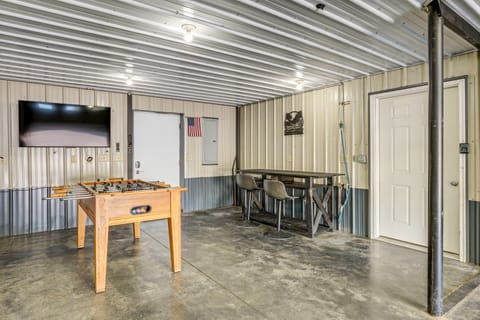 1 Mi to Main St! Family Farmhouse in West Unity House in Ohio