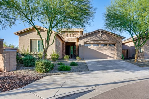 Mtn Views & Private Hot Tub: Buckeye Getaway House in Goodyear