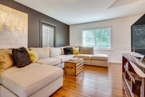 Cabin w/ Halstead Bay Access: Hot Tub, Sauna, Dock House in Minnetrista