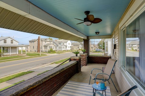 1 Mi to Cedar Point: Family Getaway w/ Porch! House in Sandusky