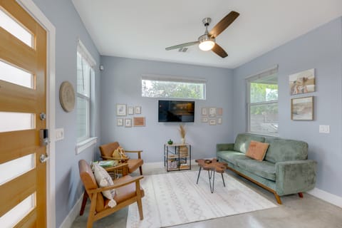 6 Mi to Dtwn: Austin Escape w/ Private Yard House in Austin