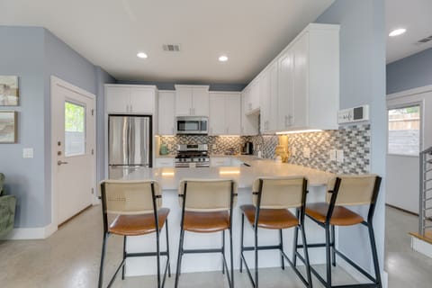 6 Mi to Dtwn: Austin Escape w/ Private Yard House in Austin