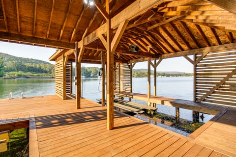 < 1 Mi to Boat Launch: Home w/ Dock in Scottsboro House in Alabama