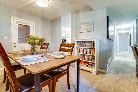 1 Mi to White Bear Lake & Dtwn: Twin Cities Escape Apartment in White Bear Lake