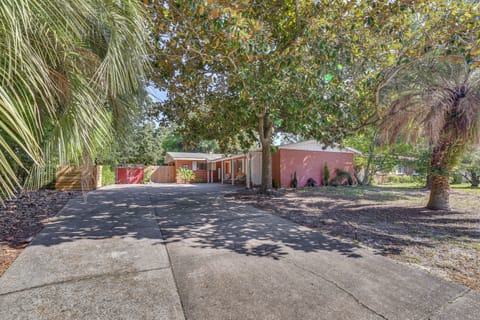 4 Mi to Okaloosa Fun: Peaceful Holiday Retreat! House in Fort Walton Beach