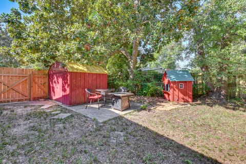 4 Mi to Okaloosa Fun: Peaceful Holiday Retreat! House in Fort Walton Beach