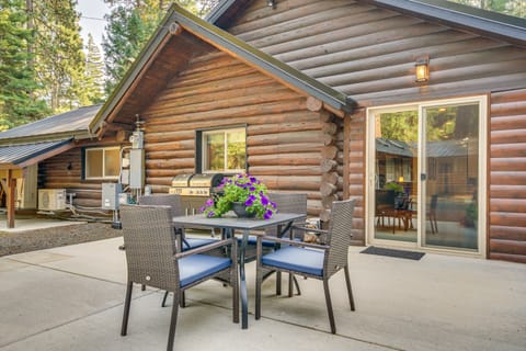 Contemporary Log Cabin Near Cle Elum Lake! House in Cle Elum Lake
