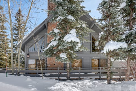 Game Room + Views: Cabin Near Purgatory Resort! House in La Plata County