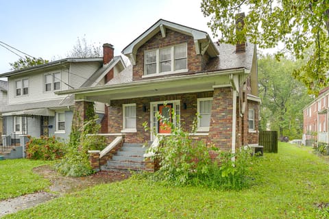 Stay Near the Derby & Downtown! Louisville Apt Apartment in Louisville