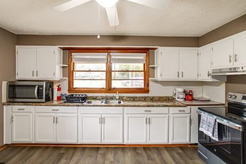 Walk to SC State University & Claflin: Cozy Home House in Orangeburg