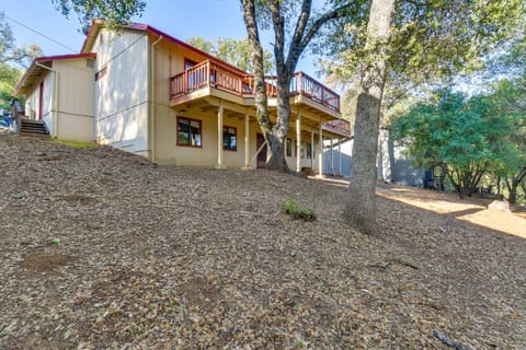 Game Room + Bar: Wooded Pine Mountain Lake Retreat House in Groveland