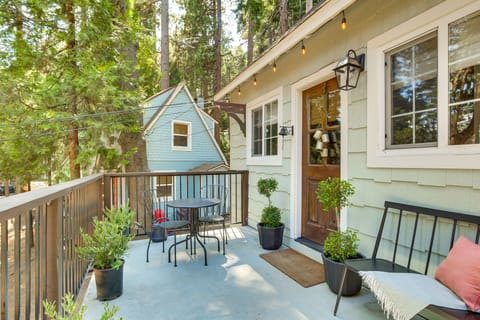 Hike, Ski, Relax: Mtn Getaway in Lake Arrowhead House in Lake Arrowhead