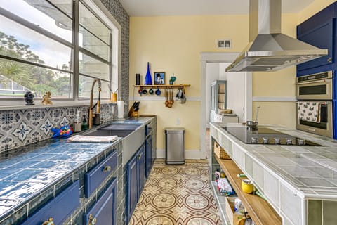 2 Mi to Ybor City: Eclectic Tampa Charmer! House in Tampa