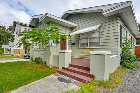 2 Mi to Ybor City: Eclectic Tampa Charmer! House in Tampa