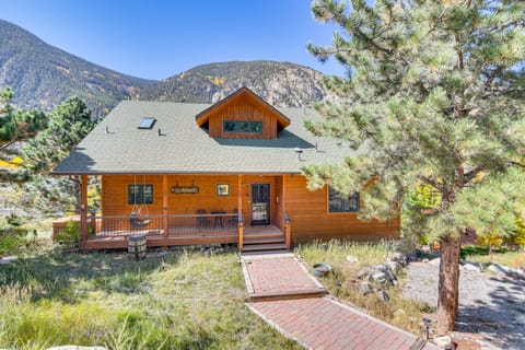 Mtn-View Cabin w/ Private Hot Tub in Georgetown! House in Georgetown