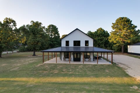 New Home, Short Walk to Lake Texoma’s Sandy Shores House in Lake Texoma