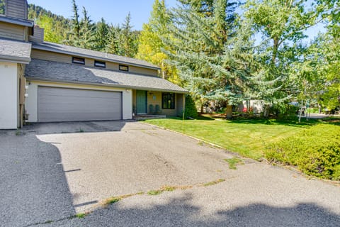 Large Family Duplex w/ Grill, Near Beaver Creek Apartment in Avon