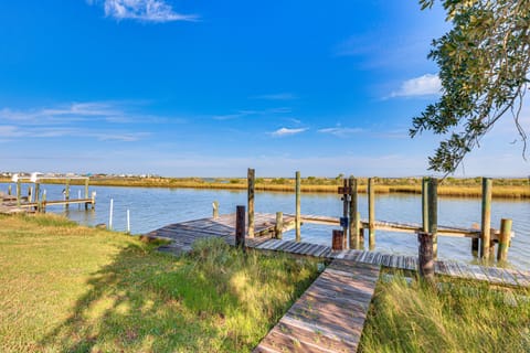 Steps to Gulf: Bayside Dauphin Island Home w/ Dock House in Dauphin Island