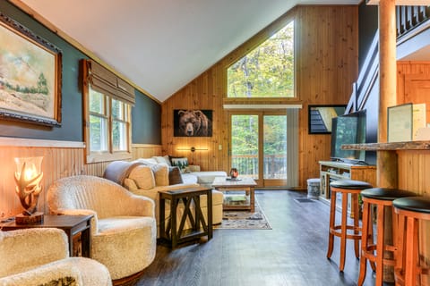 Hike, Ski & Relax: Renovated Retreat in Wilmington House in Wilmington