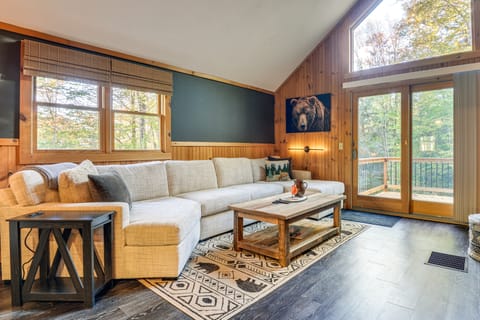 Hike, Ski & Relax: Renovated Retreat in Wilmington House in Wilmington