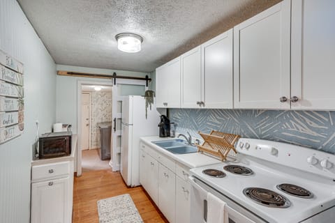 Little Cove Cottage! Walk to Dtwn Panama City Apartment in Highway 30A Florida Beach