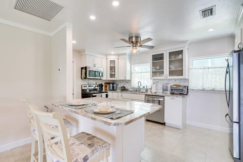 2 Mi to Bunche Beach, Waterfront Fort Myers Home House in Iona