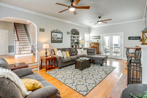 Walk Everywhere! Dtwn WashMo Home Near Wineries House in Ozark Mountains