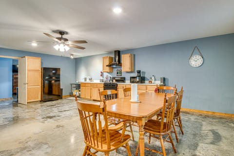 1 Mi to Greers Ferry Lake! Outdoor Adventure Base House in Greers Ferry Lake