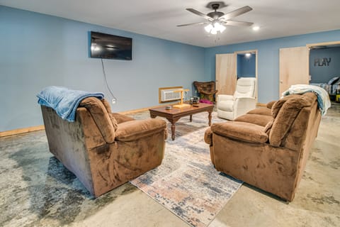 1 Mi to Greers Ferry Lake! Outdoor Adventure Base House in Greers Ferry Lake