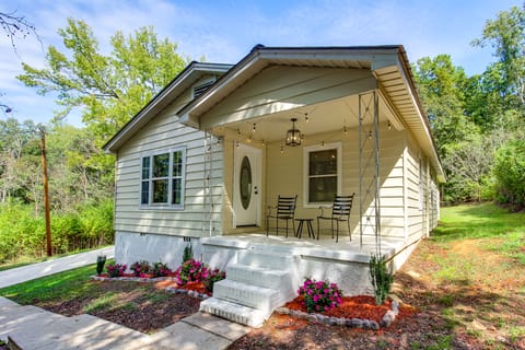 Lake Guntersville Hideaway! Home on Over 2 Acres House in Scottsboro