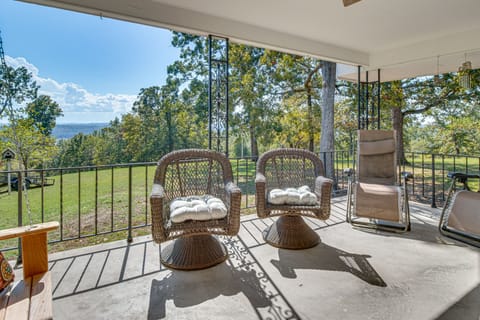 Private Yard & Grill: Retreat Near Norfolk Lake! House in Norfork Lake