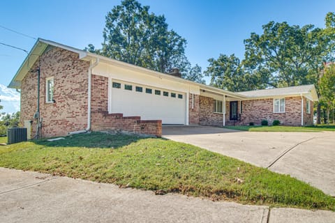 Private Yard & Grill: Retreat Near Norfolk Lake! House in Norfork Lake