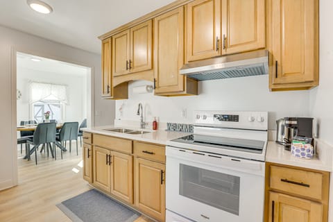 Easy I-80 Access! Newly Updated McDonald Home House in Ohio