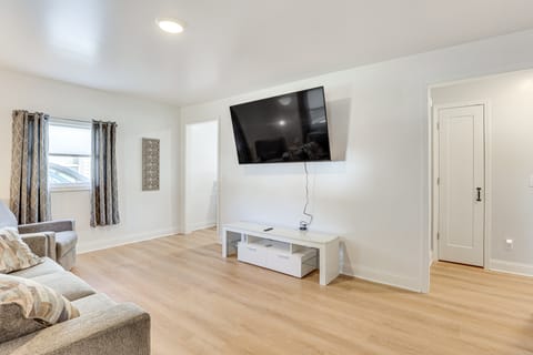 Easy I-80 Access! Newly Updated McDonald Home House in Ohio