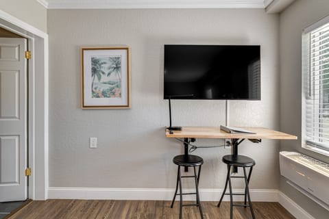 See the Manatees! Homosassa Studio 2 Mi to River Apartment in Florida