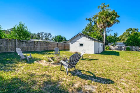 See the Manatees! Homosassa Studio 2 Mi to River Apartment in Florida