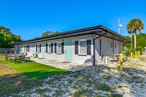 See the Manatees! Homosassa Studio 2 Mi to River Apartment in Florida