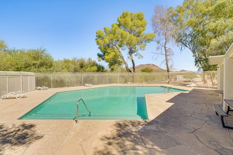 5 Mi to Dtwn: Tucson Townhome w/ Pool Access! Apartment in Tucson