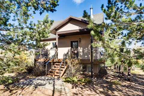 Fire Pit & Peak Views: Gold Camp Area Cabin House in Colorado