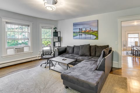 2 Mi to Dtwn! Walkable Minneapolis Apt w/ Deck Apartment in Minneapolis