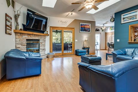 Stars & Sunsets! Door Peninsula Retreat w/ Deck House in Door County