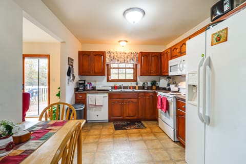 < 1 Mi to Lake: Family Home in Albrightsville! House in Tunkhannock Township