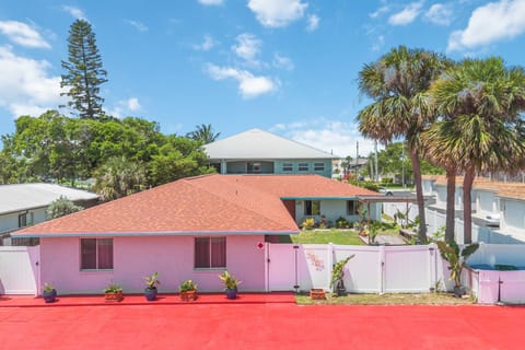 Cape Canaveral Escape 1 Mi to Cocoa Beach Pier! Apartment in Cape Canaveral